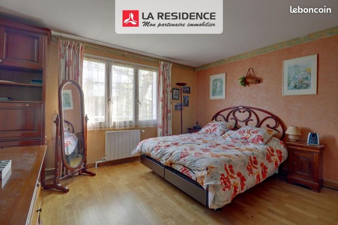 https://img.leboncoin.fr/api/v1/lbcpb1/images/be/3f/14/be3f146abfc6ec43723e7d580246de287eda15cb.jpg?rule=ad-image