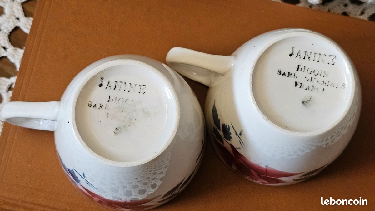 Lot De 2 Tasses à Café Sarreguemines En Faïence Opaque Terre De Fer, Décor Moulé