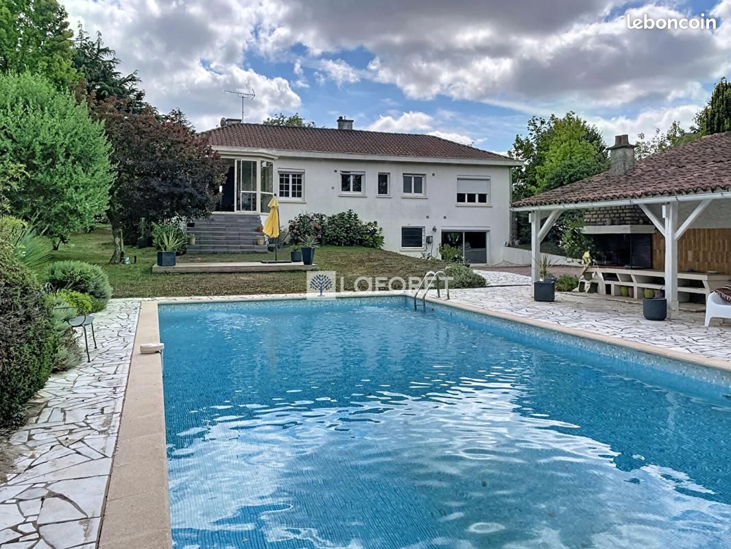 Maison 7 pièces 180 m² · à Sciecq · 180 m² · 320 000 €