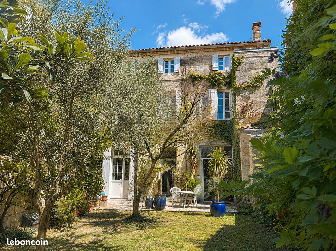 Maison 9 pièces 296 m² · à Libourne · 296 m² · 590 000 €