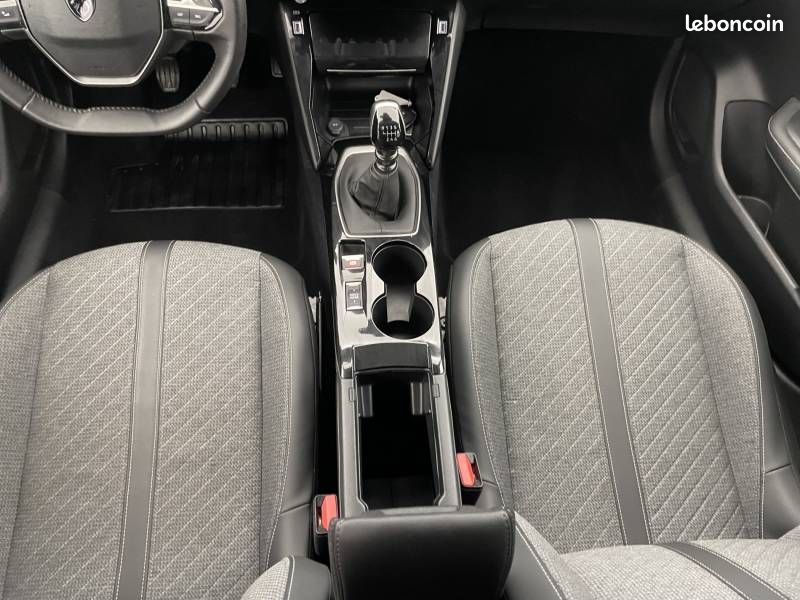 Peugeot 208 100 S&S BVM6 Allure (image 25)