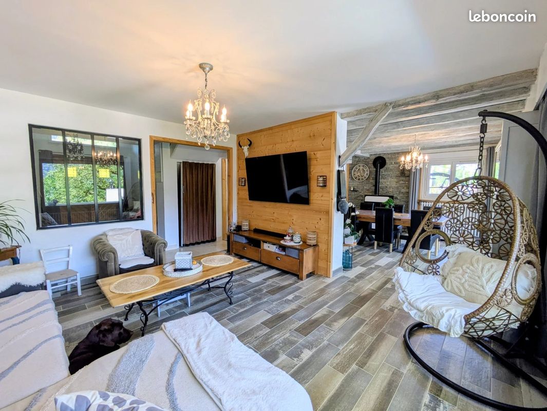 Maison 9 pièces 275 m² · à Ugine · 275 m² · 559 000 €