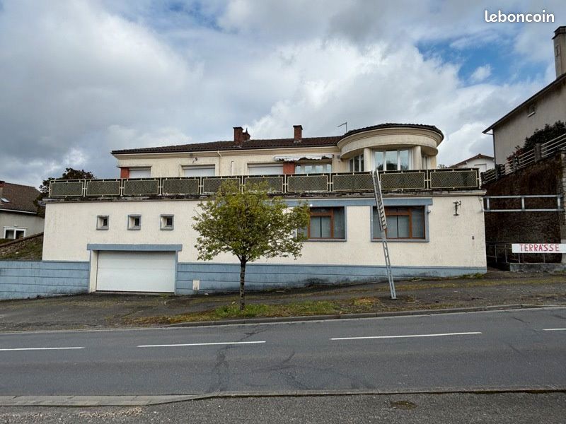 Maison 9 pièces 238 m² · à Châlus · 238 m² · 140 400 €