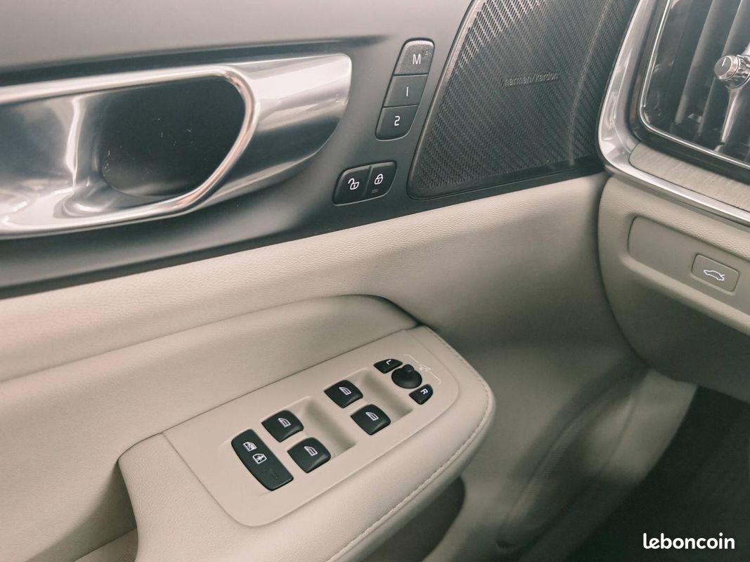 Volvo V60 B4 197ch Ultimate Style Dark Geartronic 8 (image 21)