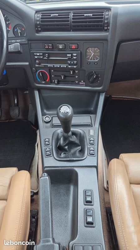 BMW SÉRIE 3 CABRIOLET 325I 171CH - INTÉRIEUR CUIR - JANTES BORDET - ÉCHAPPEMENT BOSe (image 15)