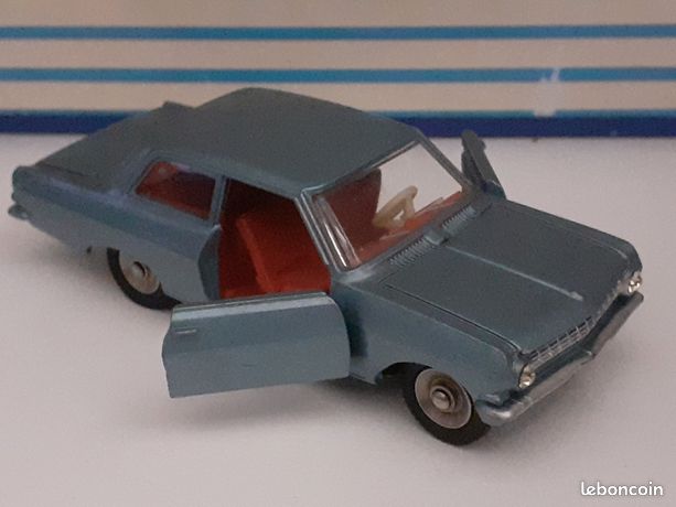 Dinky Toys 542 Opel Rekord 1964 Bleu Métallisé, Intérieur Rouge, échelle 1/43