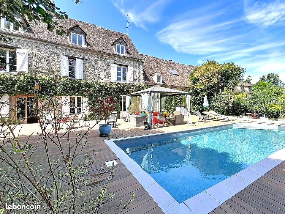 Maison 15 pièces 450 m² · à Fontaine-Chaalis · 450 m² · 995 000 €
