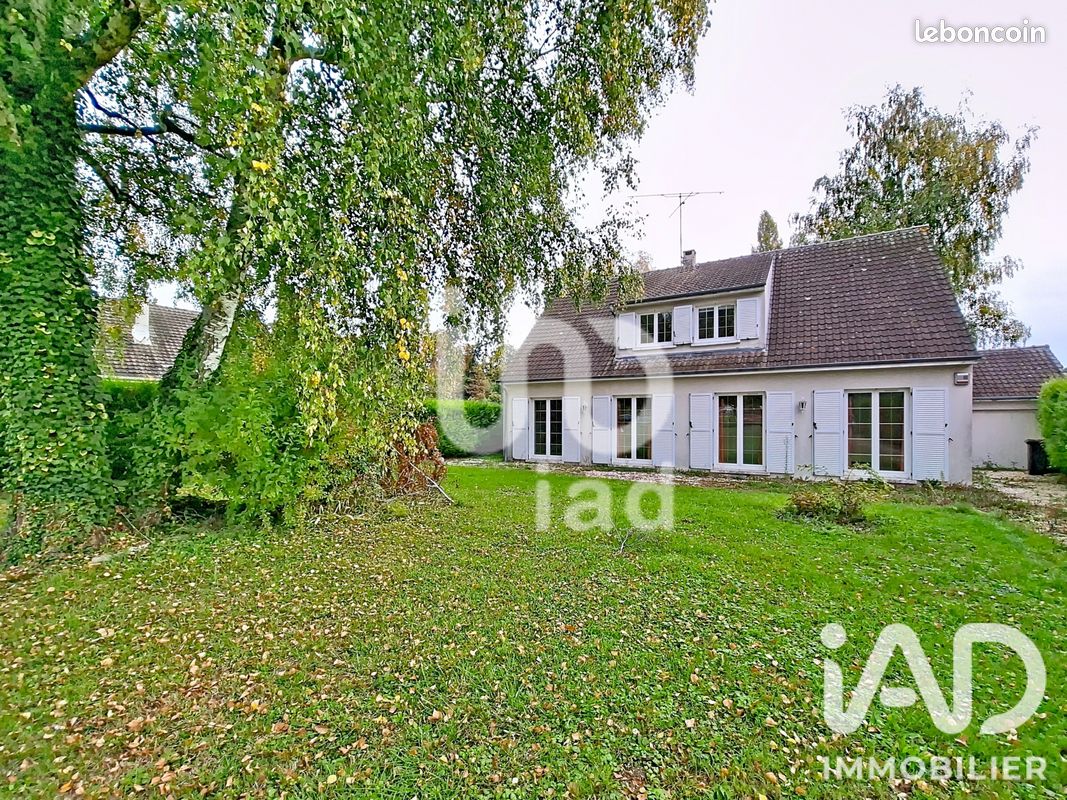 Maison 6 pièces 166 m² · à Sainte-Colombe · 166 m² · 290 000 €