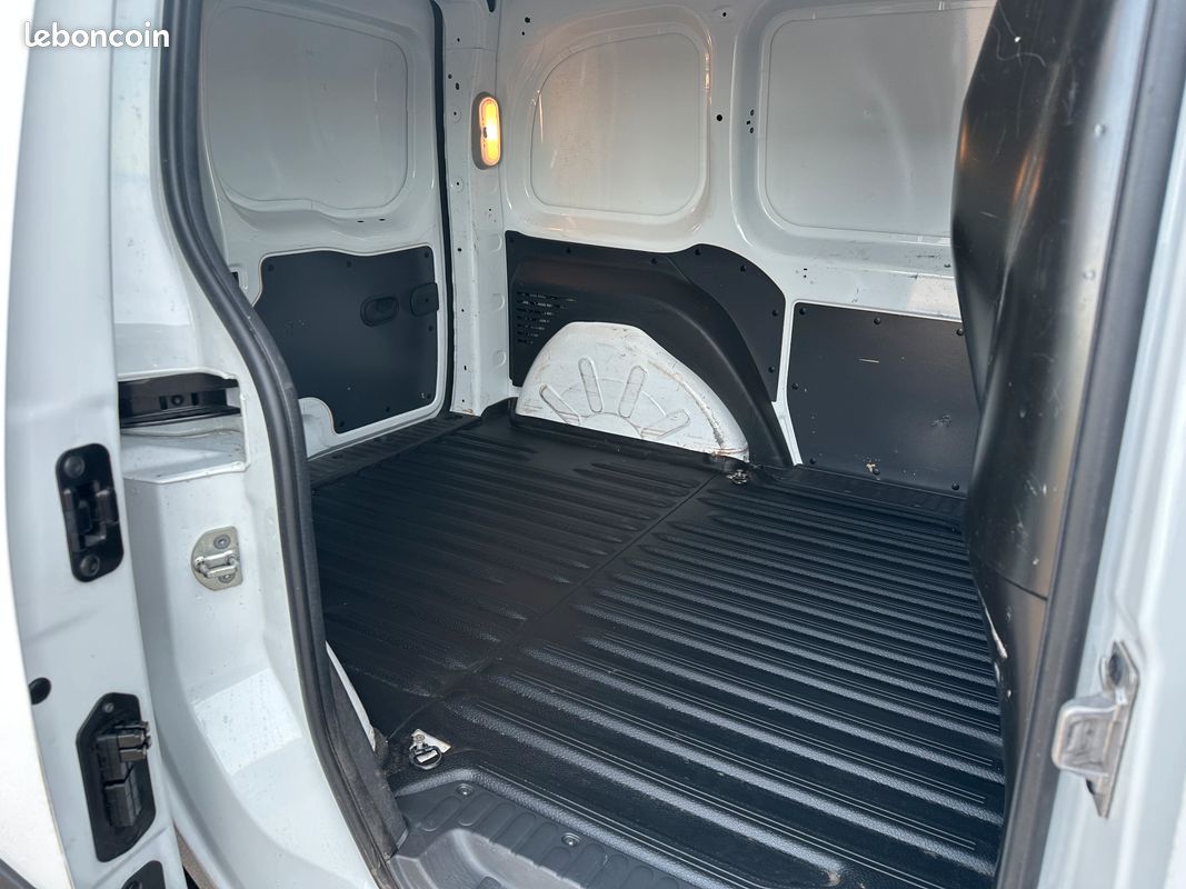 RENAULT Kangoo Express 1.5 Blue dCi 95ch Grand Confort - TVA RECUPERABLE / GPS / CLIM - (image 8)