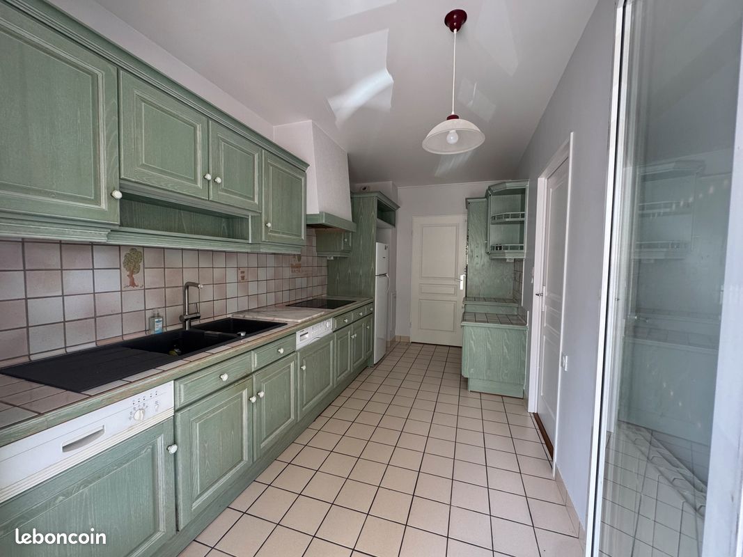 Appart F4 - 100 m² - 3 chambres - terrasse- balcon - cave - parking VERNON centre (image 4)