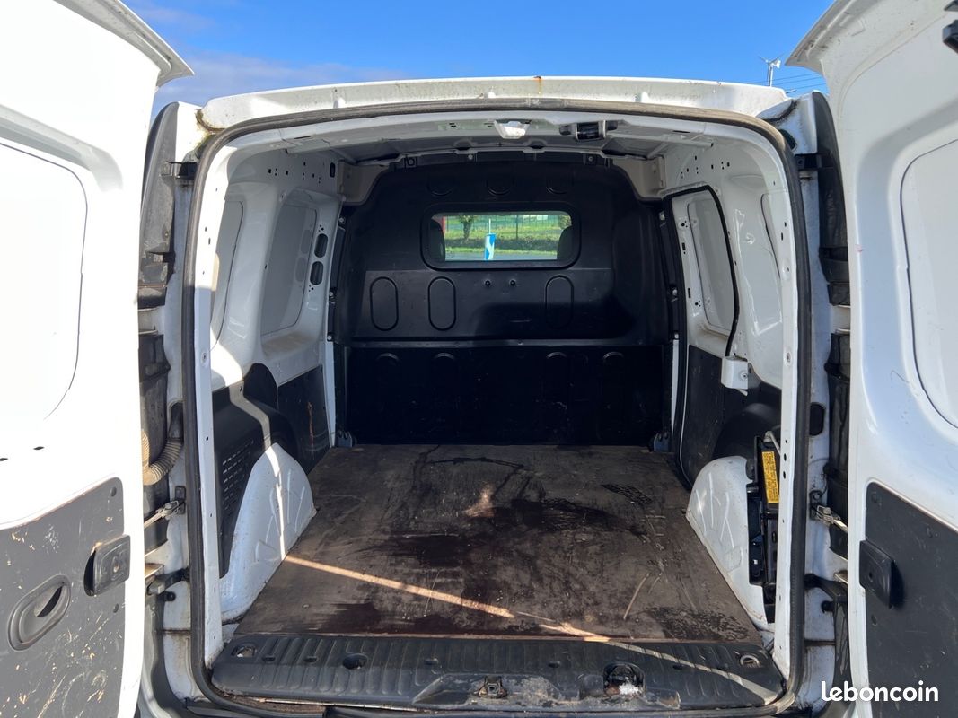 RENAULT KANGOO 1.5 DCI 90 ch Confort Fourgon - Attelage - Pas de TVA (image 18)
