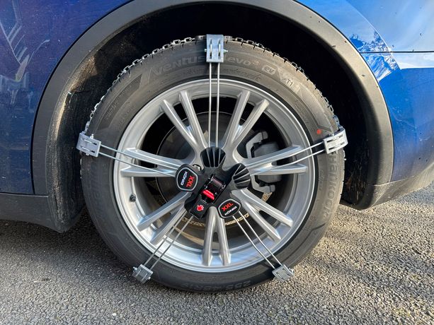 Chaînes et pneus neige Tesla Model Y - Équipement auto
