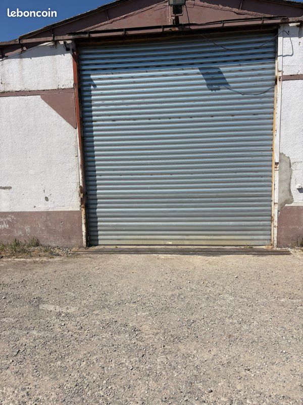 Garage à louer · à Landres · 350 €/mois