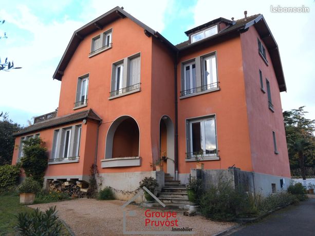Maison 12 pièces 300 m²