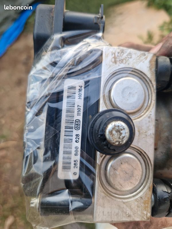 Vend centrale abs f800gs 2012 (image 4)