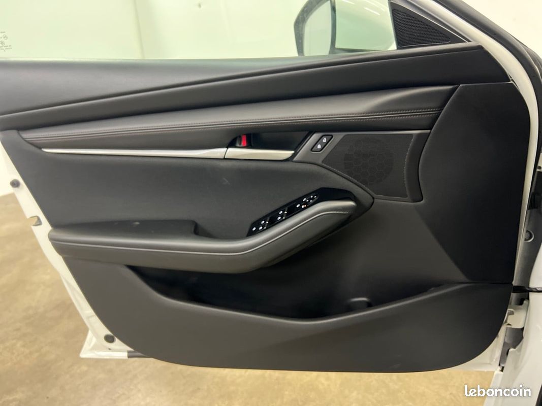MAZDA Mazda3 5 portes 2.0L e-SKYACTIV-G M Hybrid 122 ch BVM6 Prime-Line (image 21)