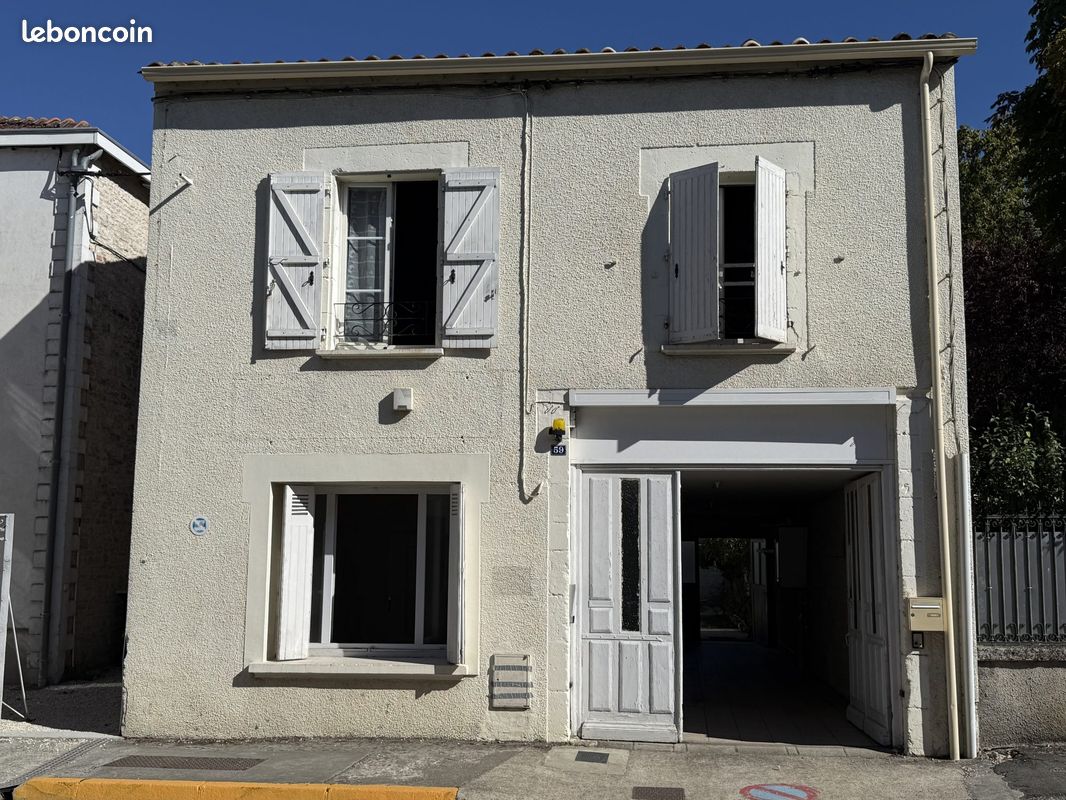 Maison 6 pièces 159 m² · à Mansle-les-Fontaines · 159 m² · 129 000 €