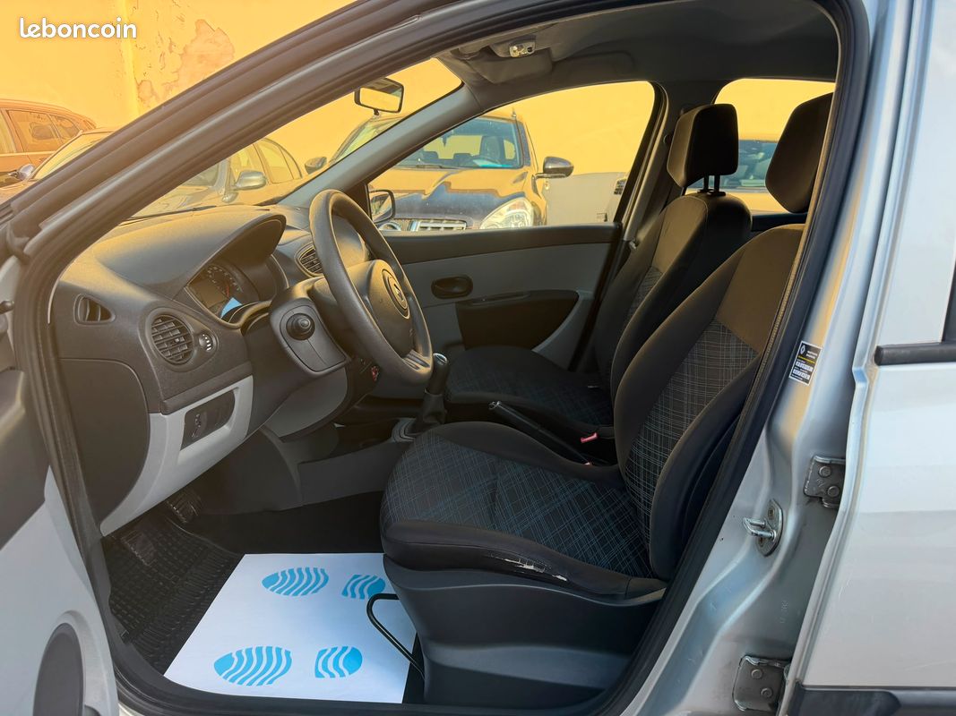 Renault clio iii 1.2 16v 75 authentique 5p (image 3)