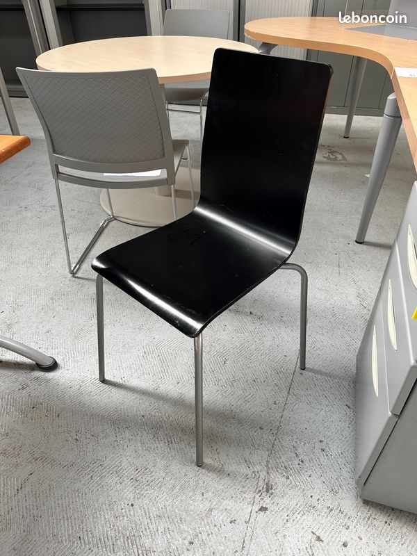 Chaise de cuisine noire (image 1)