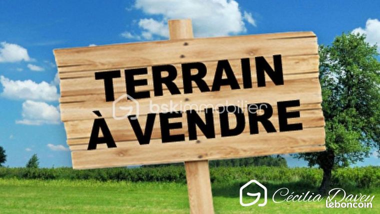 Terrain 1 665 m² Sens