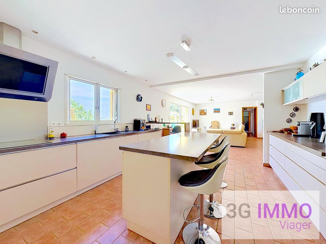 VILLA F5 plain-pieds 190m² | Terrasse et piscine | Nue-Propriété (image 4)