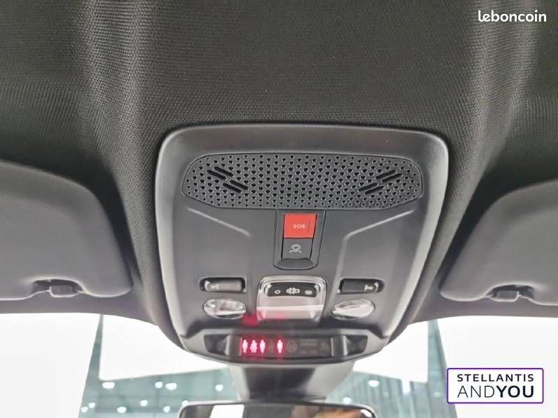 Peugeot 2008 Hybrid 145 e-DCS6 Style (image 31)