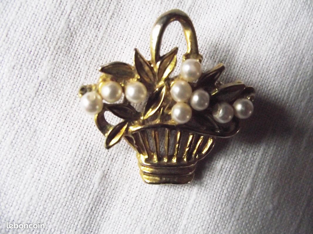 Broche vintage laiton décors strass et perles - Le Grenier de Lisette
