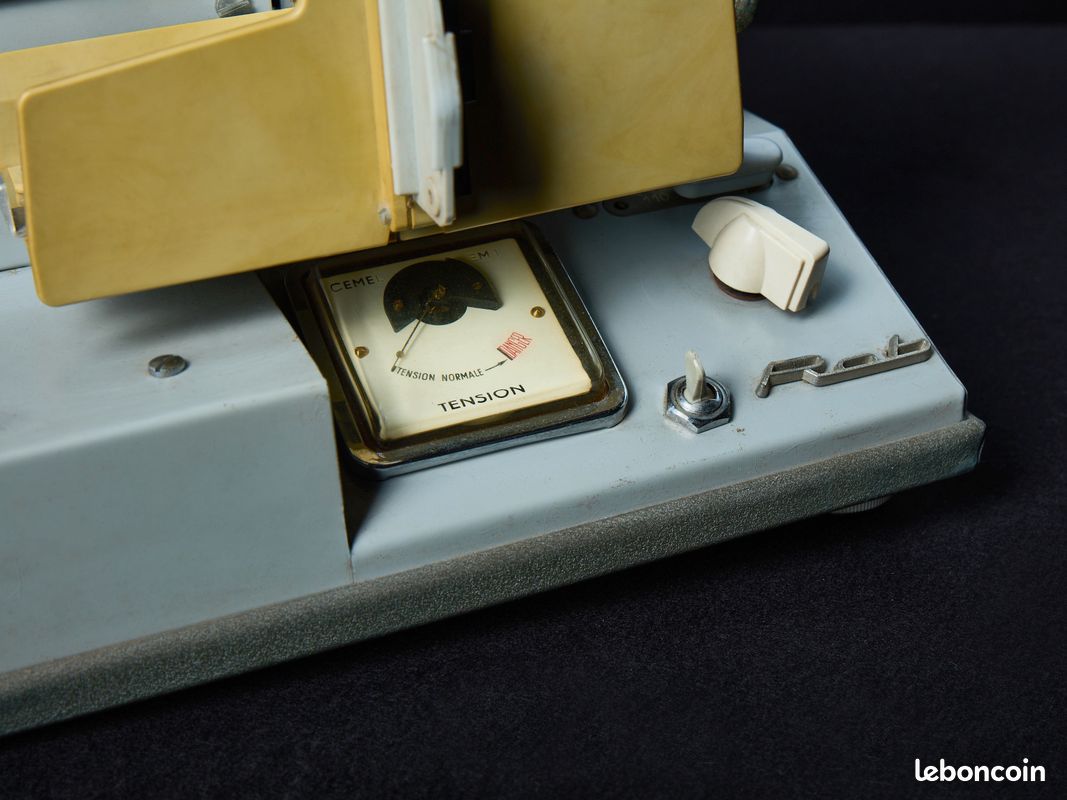 Projecteur diapos Rob D60 – Objectif Angénieux Paris 100 mm – Vintage avec boîte d'origine - Photo, audio & vidéo