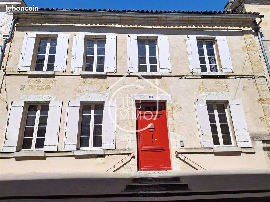 Maison 12 pièces 326 m² · à Sainte-Foy-la-Grande · 326 m² · 192 000 €