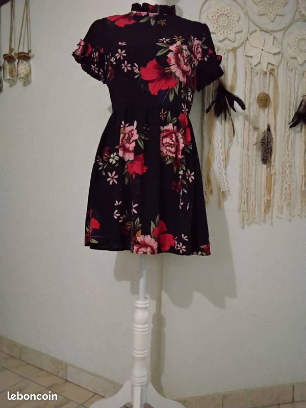 Robe courte, fleurie, AX Paris (image 2)