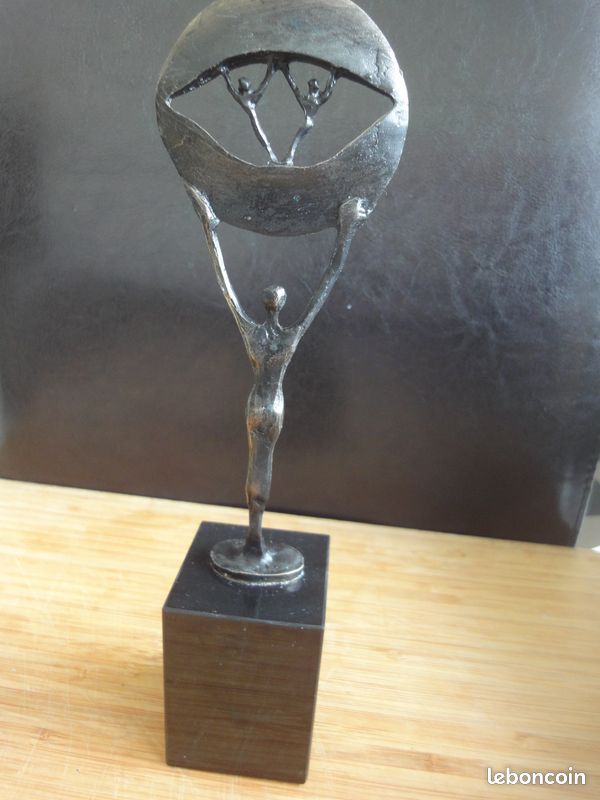 Sculpture en bronze de Corry Ammerlaan ,socle en marbre (image 3)