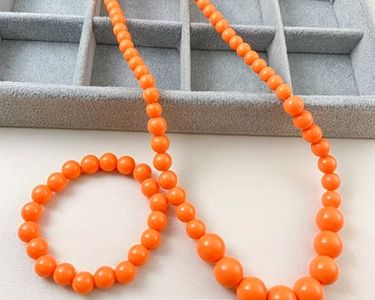 Collier Ethnique Chaîne Maille Jaseron Avec Perles Ajourées Résine Orange - Style Années 70