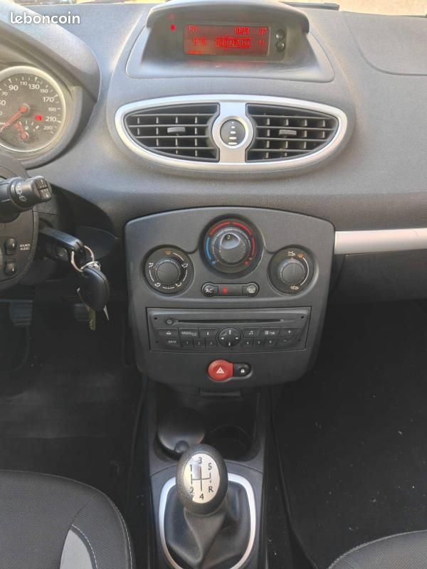 Renault Clio III 1.5 dCi 85ch Business Eco² 98g 5p Entretien à jour (image 12)
