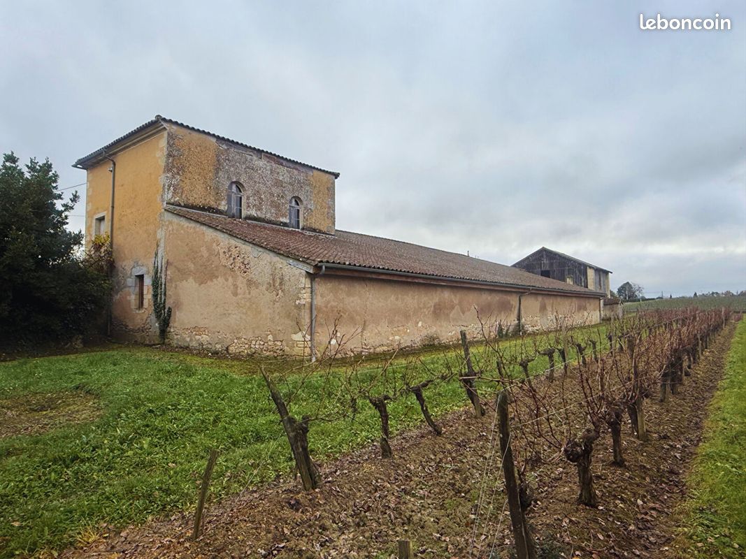 Maison 12 pièces 485 m² · à Cars · 485 m² · 149 000 €