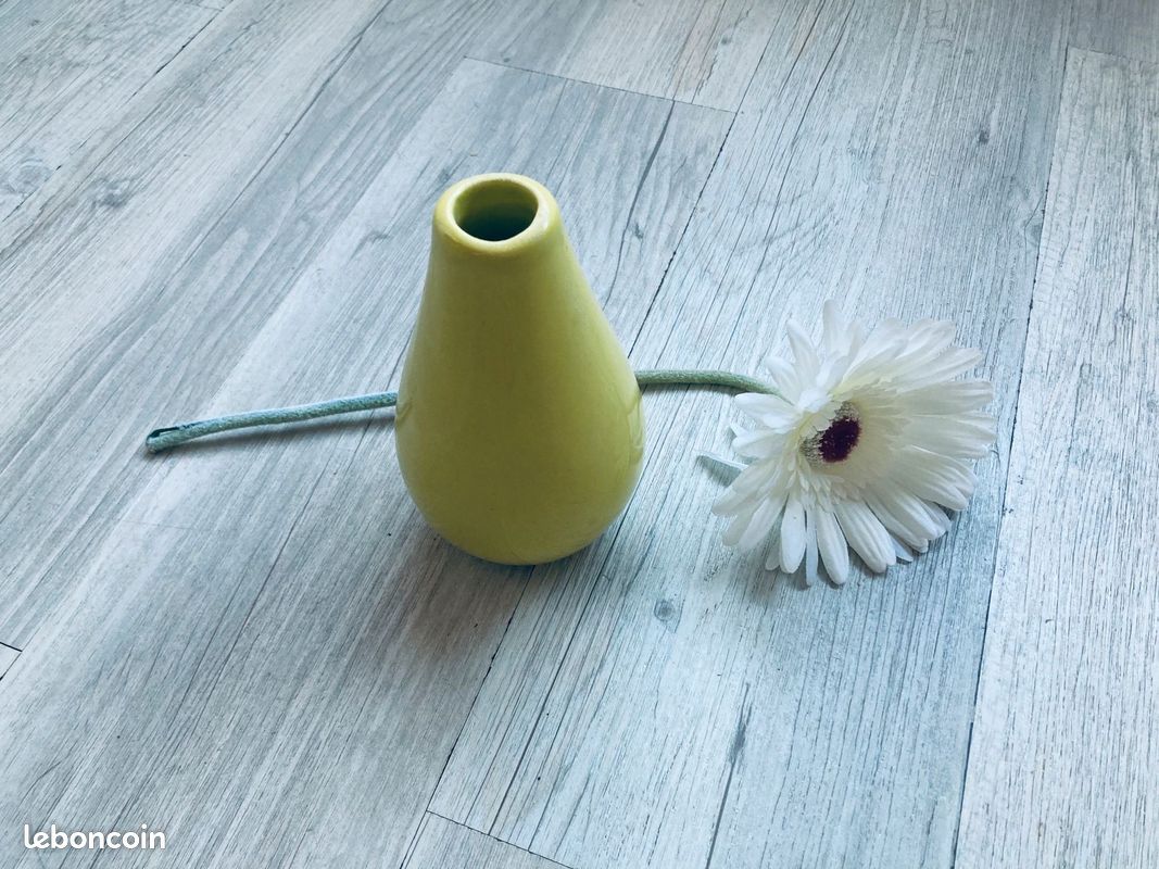 Vase avec fleur en plastique (image 2)