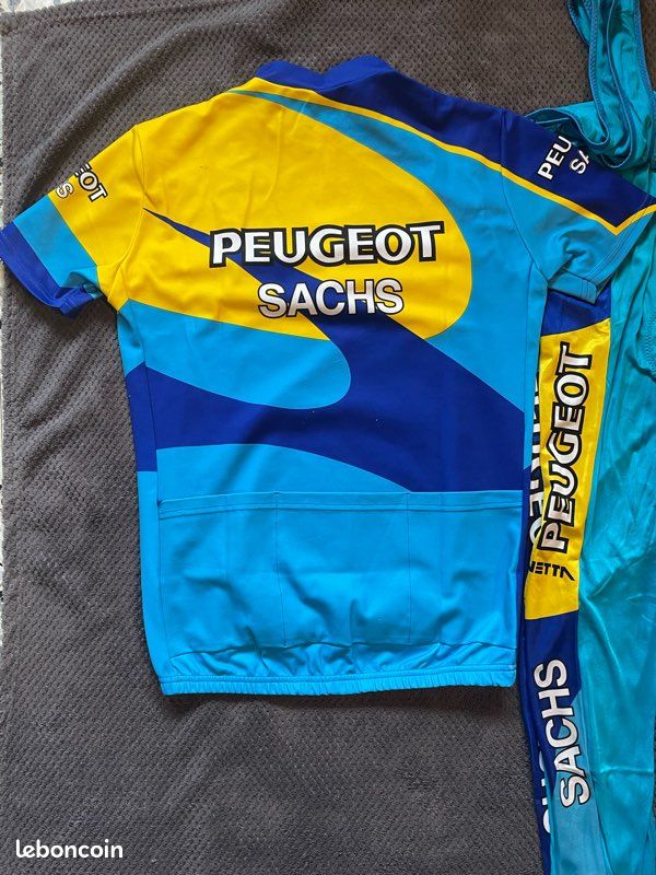 Maillot vintage Cyclisme Peugeot La Hutte Le Mans 1980s Noir – Football Shirt Vintage Maillot vintage Cyclisme Peugeot La Hutte Le Mans 1980s Noir – Football Shirt Vintage