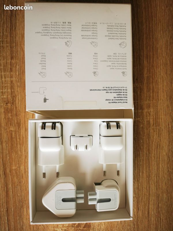 World Travel Adapter Kit (image 2)