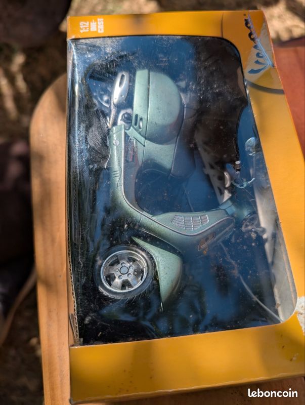 Modèle réduit Vespa (image 2)