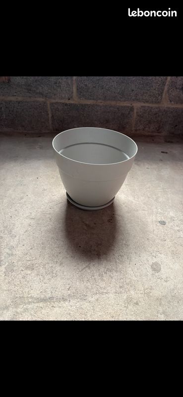 Pot de fleurs avec coupelle (image 1)