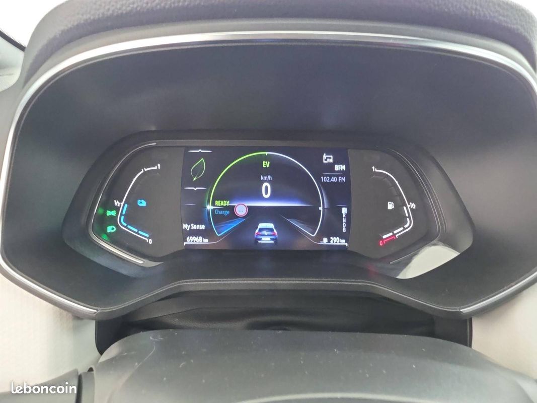 RENAULT Clio E-Tech 140 - 21 Première Edition (image 17)