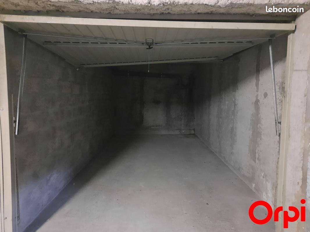 Garage Lyon · 90 €/mois