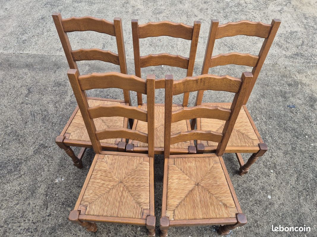 Chaises en bois (image 1)