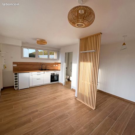 Studio avec parking privé