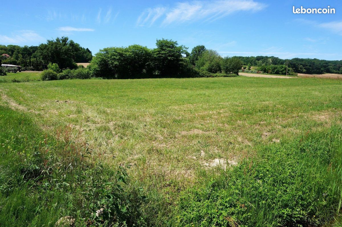 Terrain à bâtir de 430 m² à SALLES (33) · 135 000 €