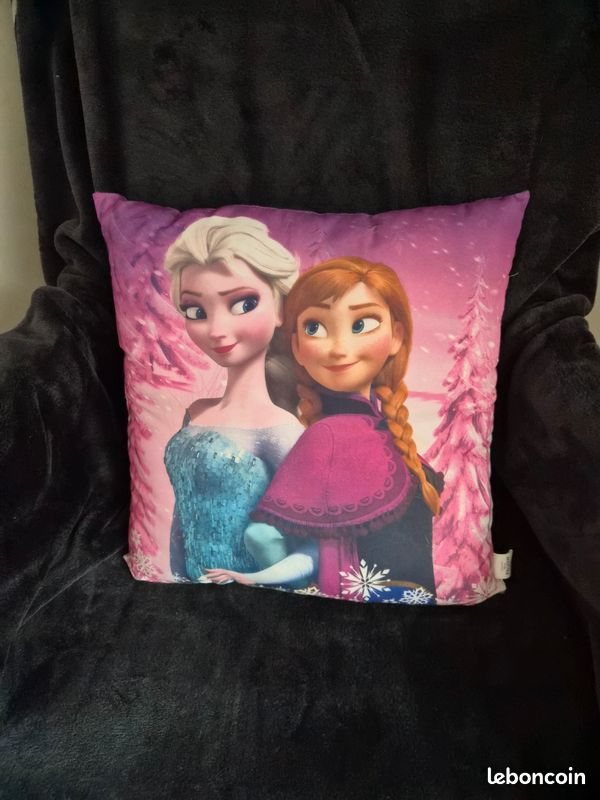 coussin LA REINE DES NEIGES personnalise prénom au choix réf 11