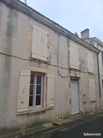 A Vendre maison de ville centre de Saint Jean d'Angély