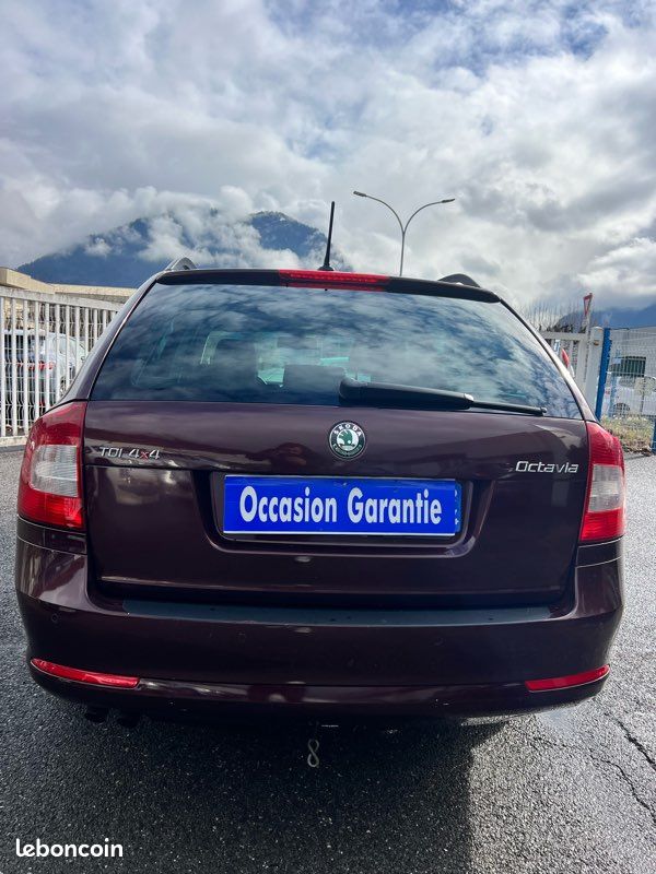 SKODA OCTAVIA COMBI 2.0L TDI 140cv boîte auto 4*4 (image 4)