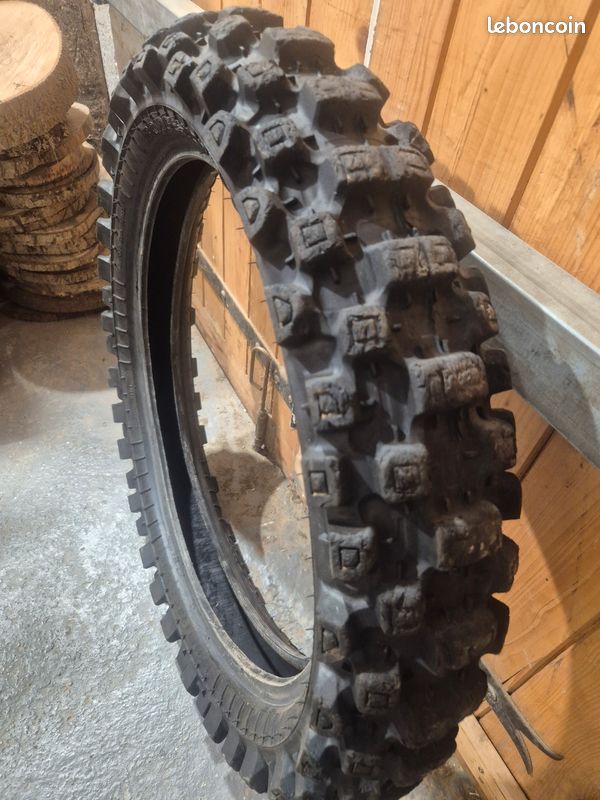 Pneu arrière motocross (image 1)
