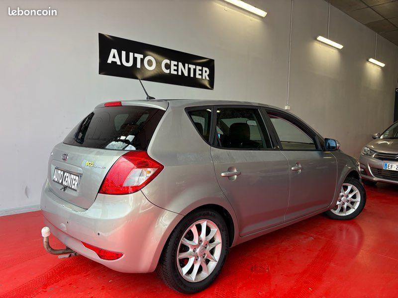 KIA CEE-D 1.6 CRDi 115 cv (image 4)