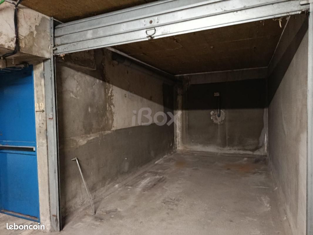 Parking 13 m² · à Six-Fours-les-Plages · 13 m² · 113 €/mois